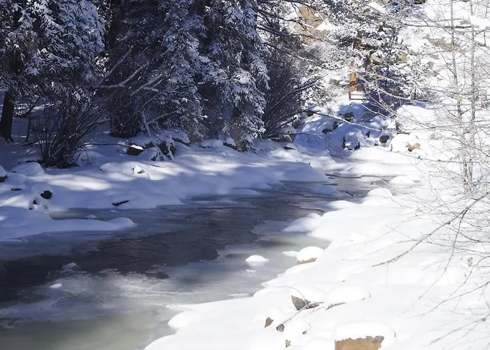 Swiftcurrent Lodge