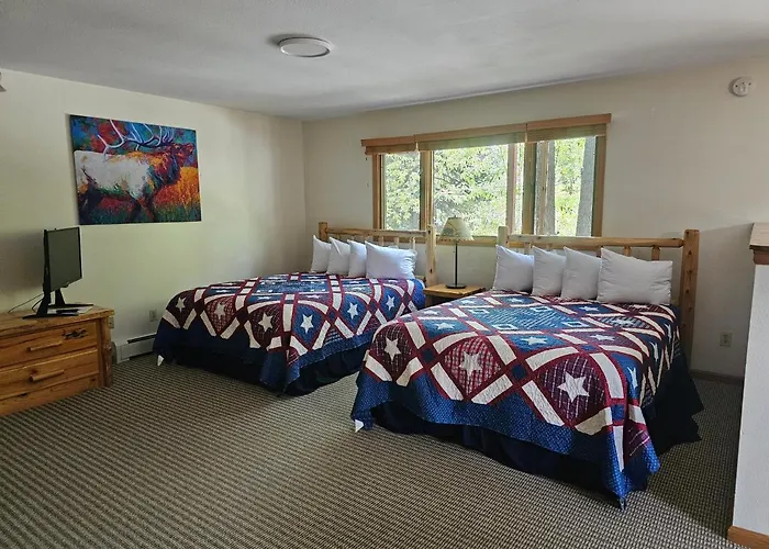 Swiftcurrent Lodge