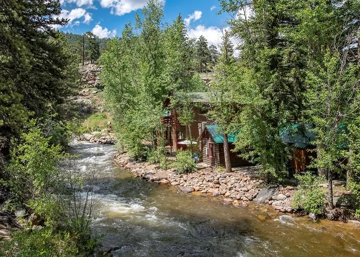 Swiftcurrent Lodge