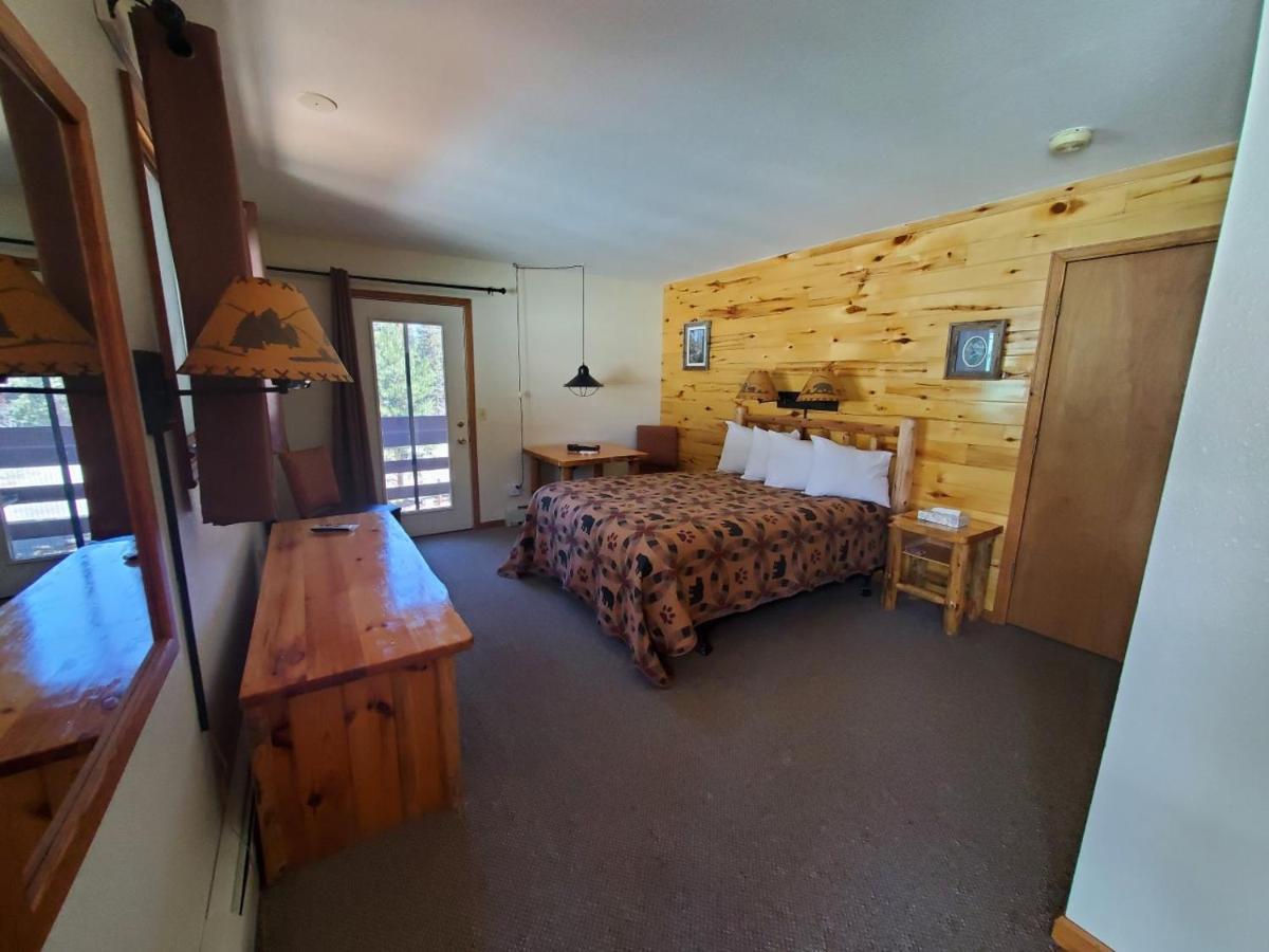 Swiftcurrent Inn *